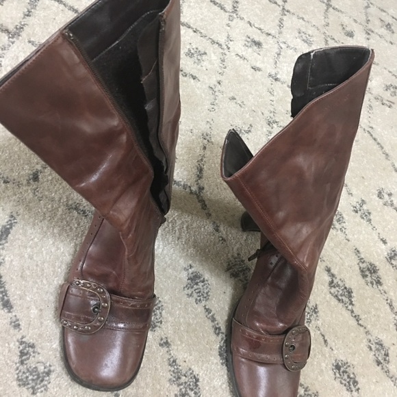 Boots with buckle - Picture 2 of 3